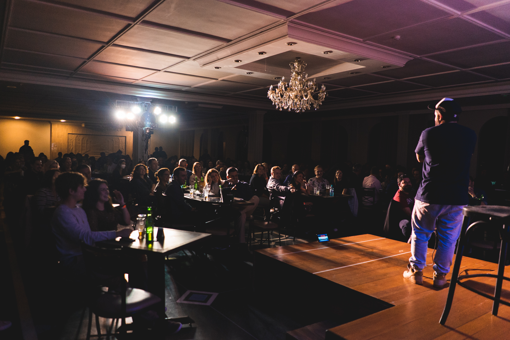 Ambiente interno do Curitiba Comedy Club